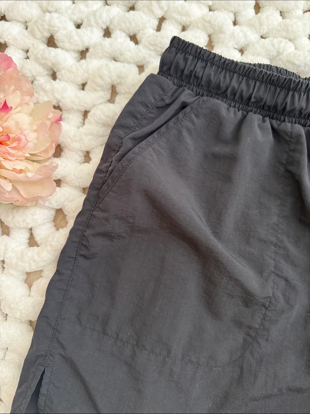 Alo Alumni Black Shorts Size M - Picture 3 of 7